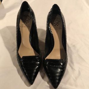 Vince Camuto black alligator look 3” pump